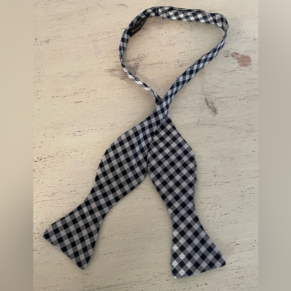 Neiman‎ Marcus Adjustable Button Check Print Silk Bow Tie in Black & Silver